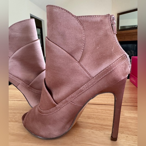 Shoedazzle Women’s Size 7.5 JOJO dusty pink Open Toe Booties w/ 4 inch heels - Picture 3 of 11
